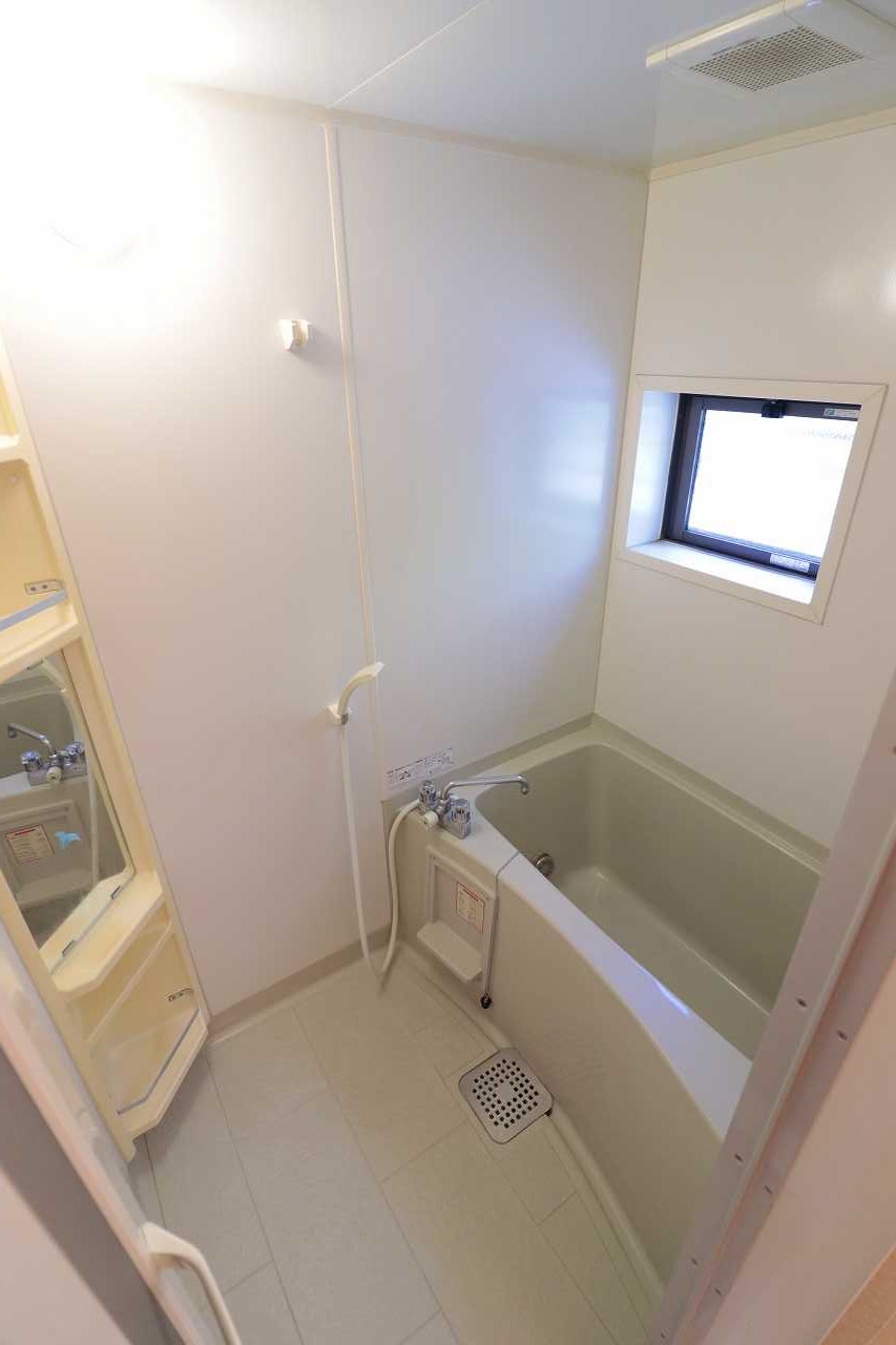 バス・シャワールーム　※同物件、別部屋の写真です。