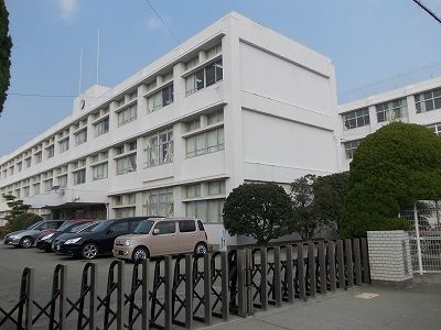 小学校　松茂小学校（小学校）まで400m