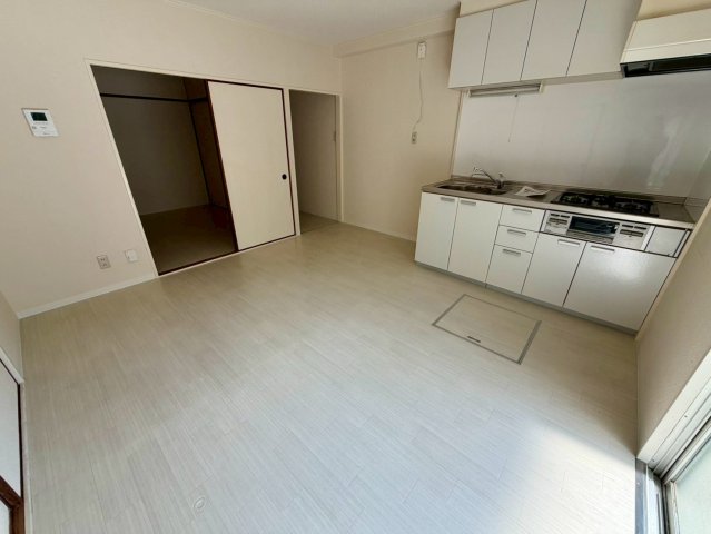 居室・リビング　冷蔵庫スペースも広々♪