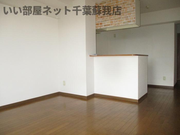 居室・リビング　こちらの居間で趣味の時間をお楽しみください