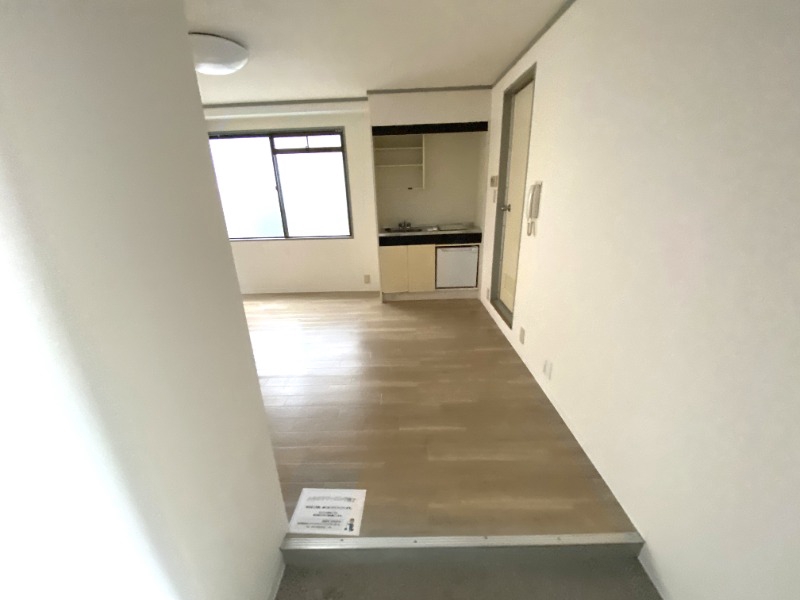 玄関　玄関を一歩入ると・・・こんな感じです。