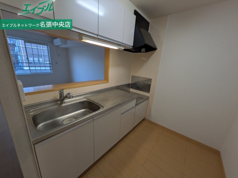 キッチン　別部屋参考写真です