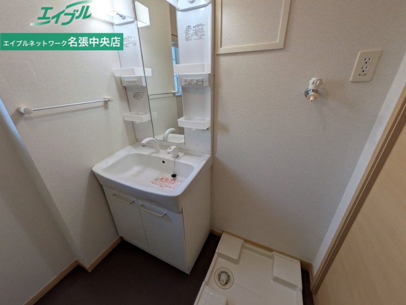 洗面設備　別部屋参考写真です