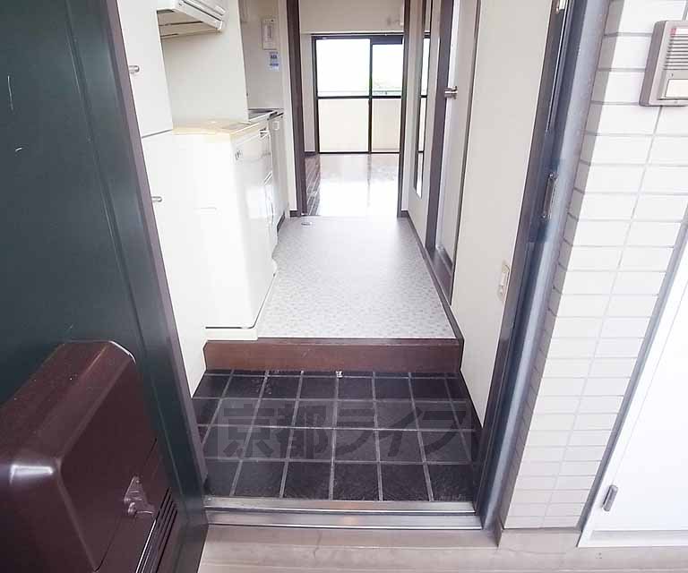 玄関　玄関広いですよ・