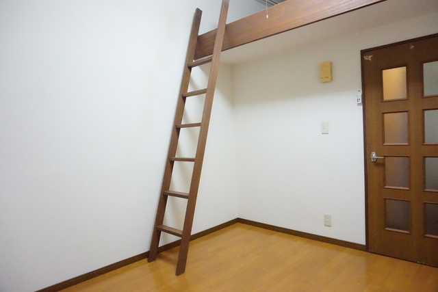 その他部屋・スペース　室内は木の温もりが優しいフローリングです♪