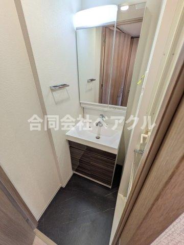 洗面設備　独立洗面台、朝の身支度には欠かせません