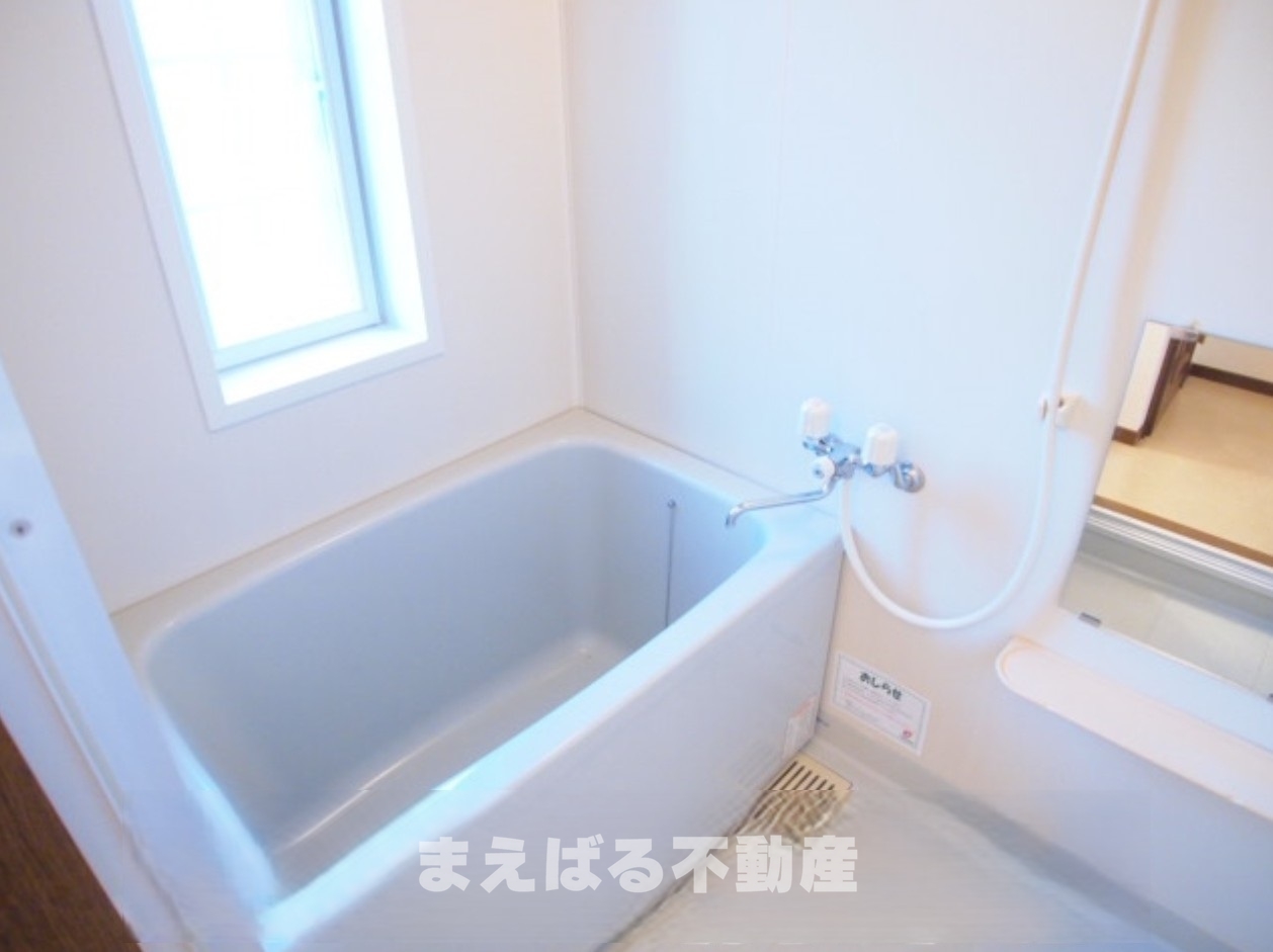 バス・シャワールーム　換気窓付きバスルーム