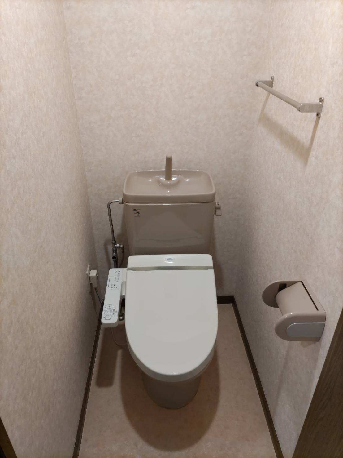 トイレ　※同タイプの参考画像です。