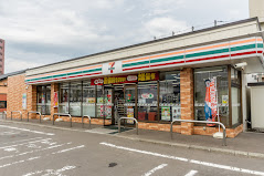 コンビニ　セブンイレブン札幌発寒6条店（コンビニ）まで357m