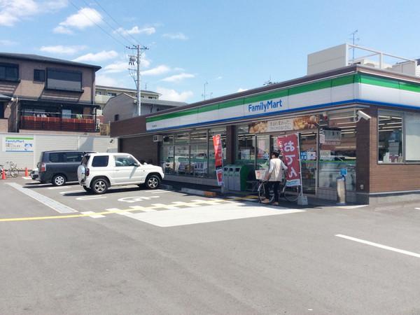 コンビニ　ファミリーマート高石高師浜店（コンビニ）まで142m