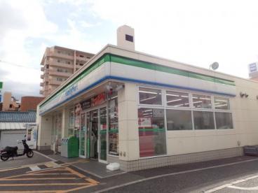 コンビニ　ファミリーマート高石駅前店（コンビニ）まで587m