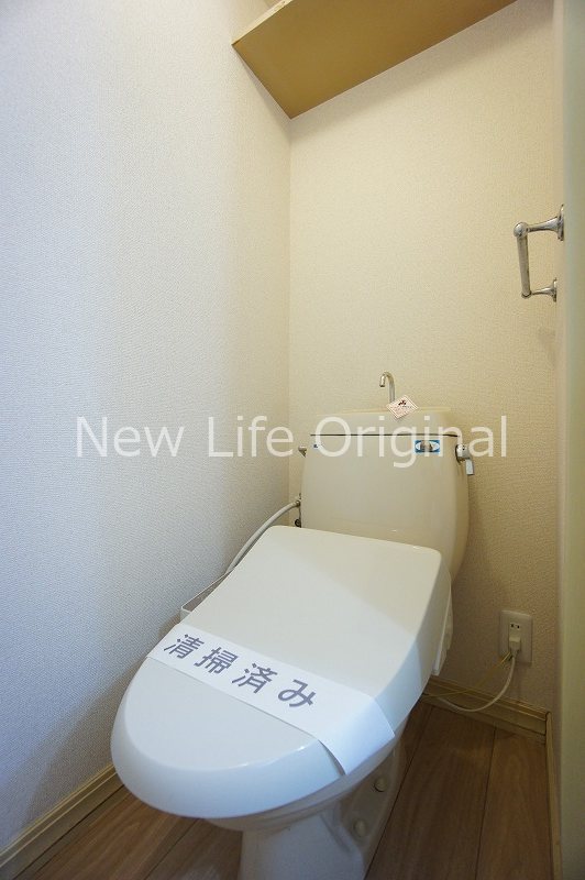 トイレ　あると嬉しい温水洗浄便座付きのトイレです☆