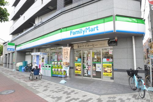 コンビニ　ファミリーマート 西成区役所前店（コンビニ）まで162m