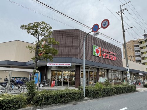 スーパー　デイリーカナートイズミヤ（スーパー）まで426m
