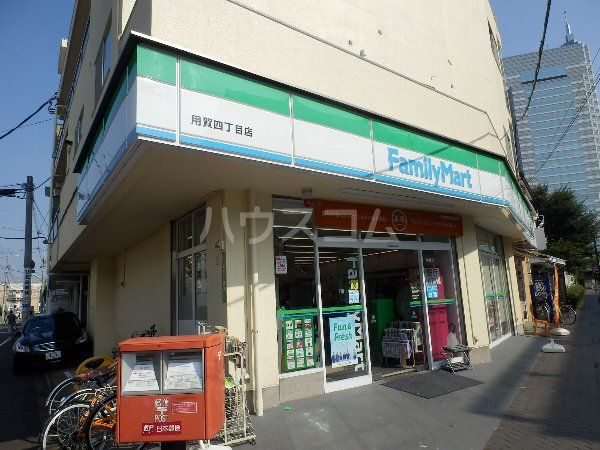 コンビニ　ファミリーマート 用賀四丁目店（コンビニ）まで442m