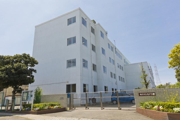 中学校　旭中学校（中学校）まで550m