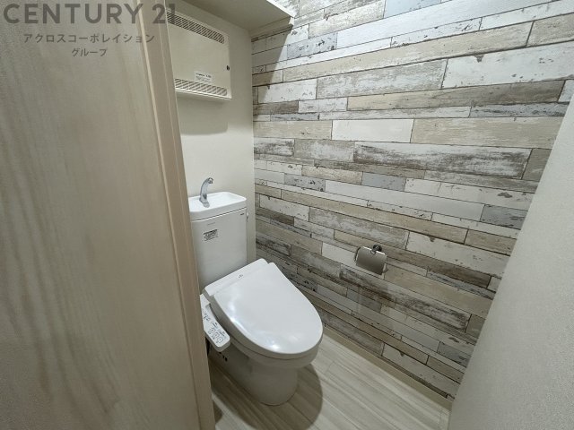 トイレ　温水洗浄便座付きのトイレです♪