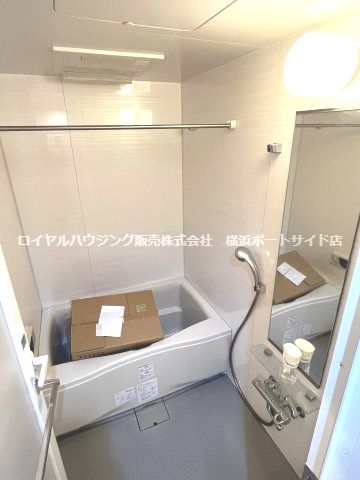バス・シャワールーム　※同タイプの設備です。