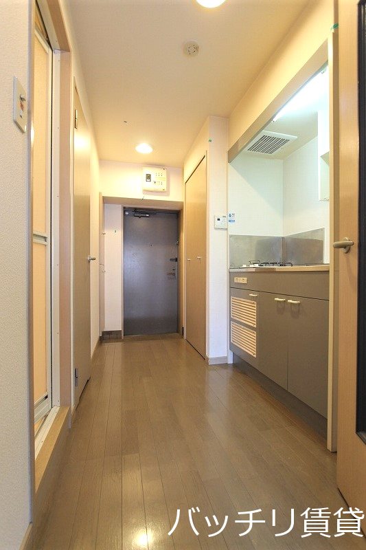 玄関　＊画像は別部屋の為イメージ、現状を優先致します。