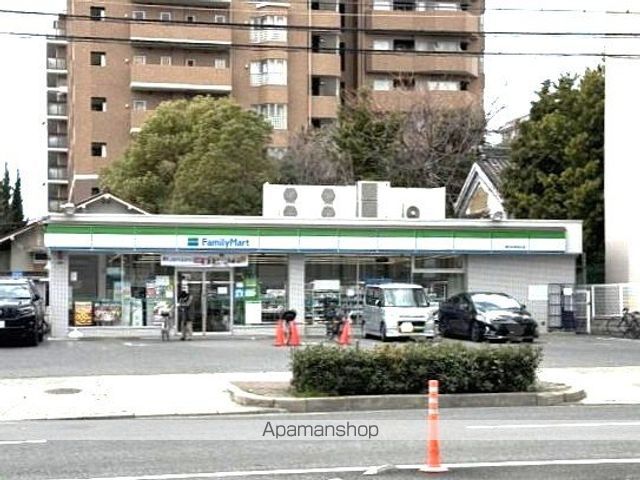 コンビニ　ファミリーマート（コンビニ）まで273m
