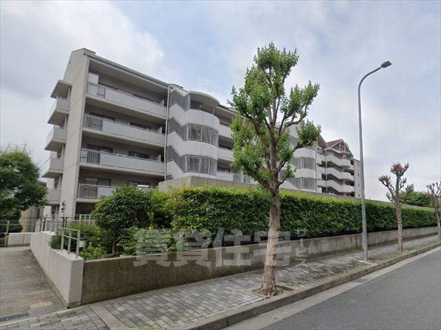 ＪＲ東海道本線 摂津富田駅 バス乗車時間：7分 最寄りバス停で下車 徒歩5分 築28年