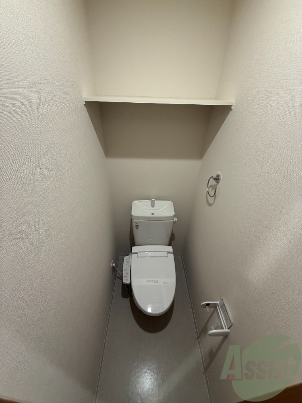 トイレ　トイレはウォシュレット機能付きです。安心して使用できますね。