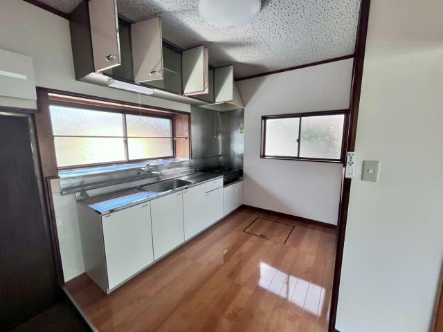 下船尾村山戸建 5DKの居間写真