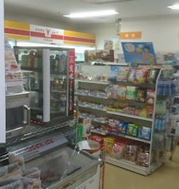 コンビニ　ヤマザキスペシャルパートナーショップ（コンビニ）まで162m