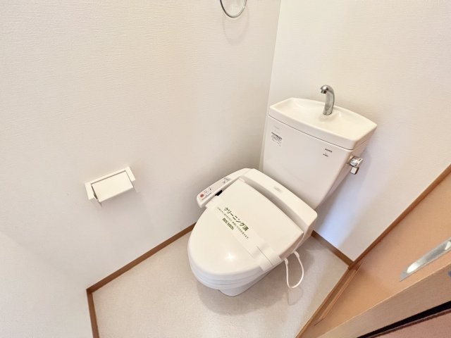近鉄大阪線 伊勢中川駅 徒歩14分 3階建 築18年のトイレ写真