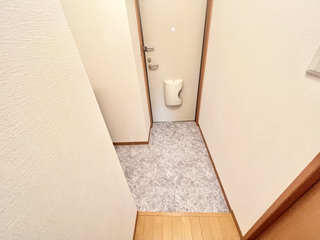 近鉄大阪線 伊勢中川駅 徒歩14分 3階建 築18年の玄関写真