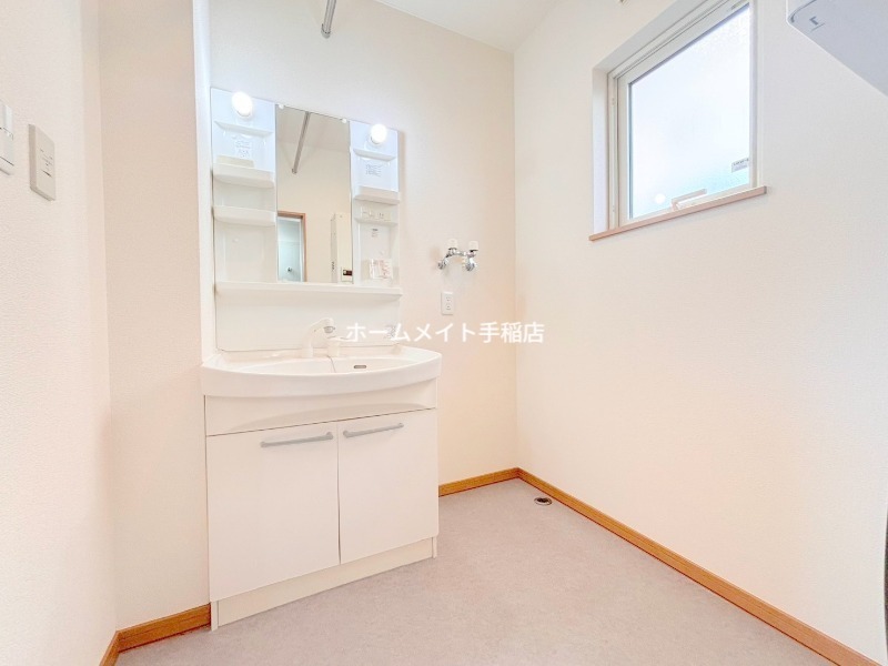洗面設備　便利な洗面台付きでございます！