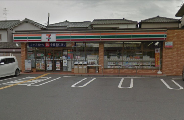 コンビニ　セブンイレブン高槻体育館前店（コンビニ）まで258m