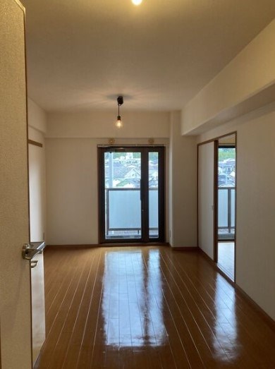 シャルレ1番館の居間写真