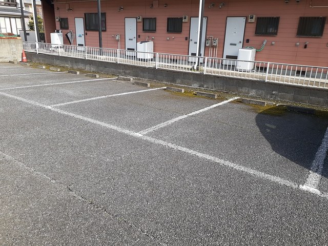 駐車場　駐車          場