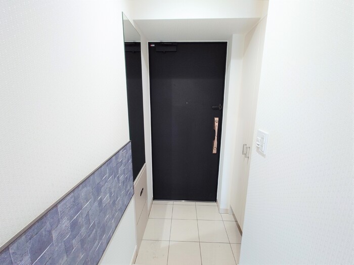 多摩都市モノレール 砂川七番駅 徒歩18分 7階建 築8年の玄関写真