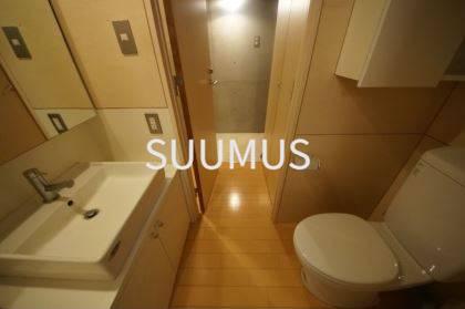 都営新宿線 新宿駅 徒歩2分 8階建 築19年のトイレ写真