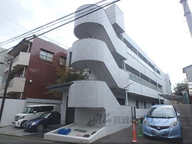 【京都市右京区西院西今田町のマンションの建物外観】