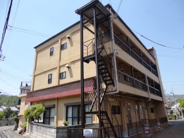 石田マンションの建物外観