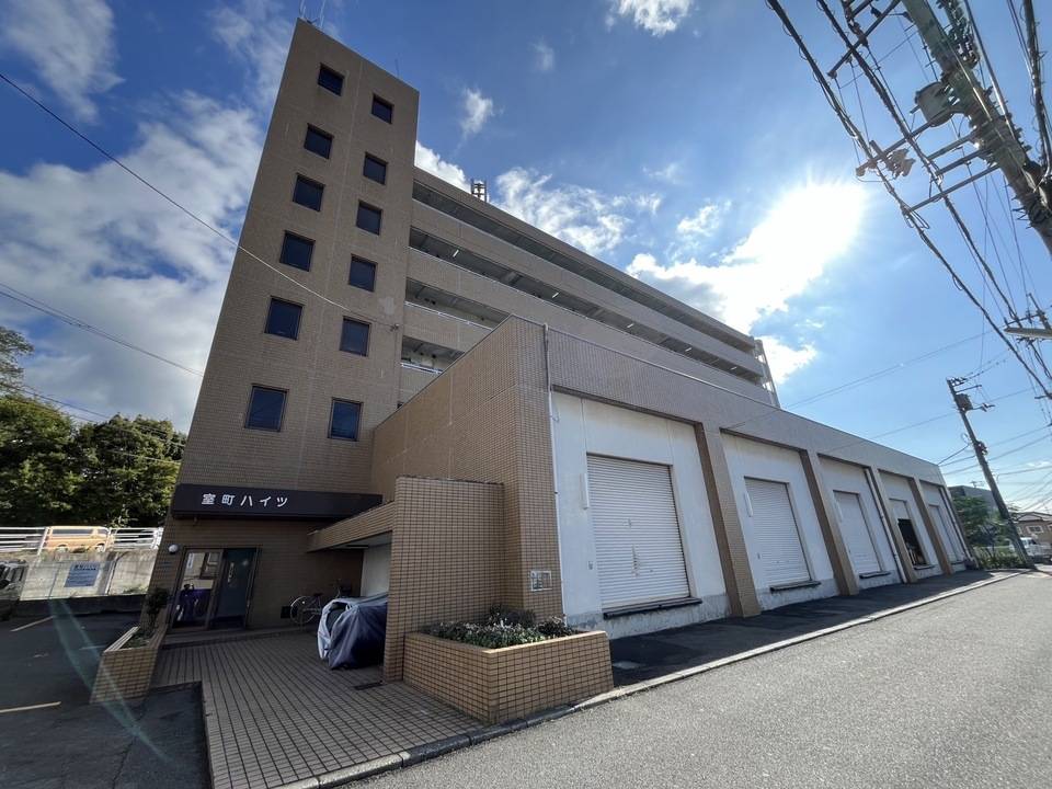 【室町ハイツの建物外観】