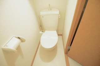 【松山市保免中のアパートのトイレ】