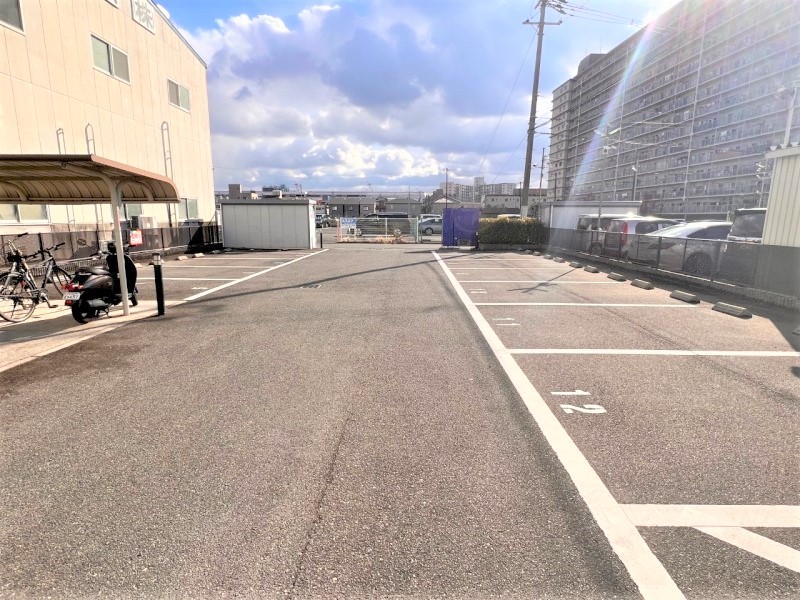 駐車場　駐車場は別料金となります。