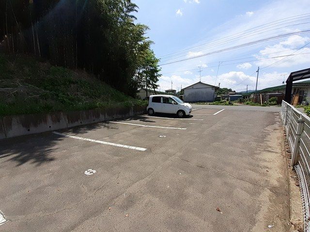 【角田市横倉のアパートの駐車場】