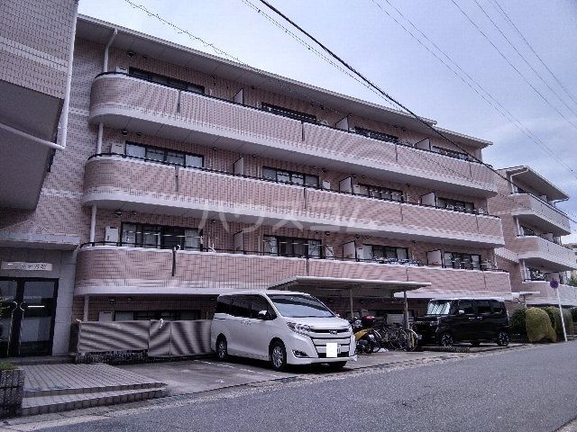 名古屋市名東区社台のマンションの建物外観