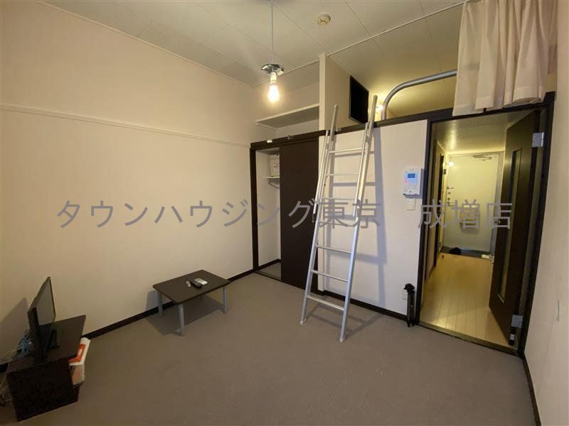 レオパレスKIMISUNの居間写真