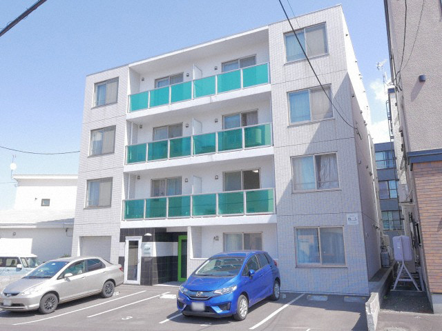 札幌市白石区北郷一条のマンションの建物外観