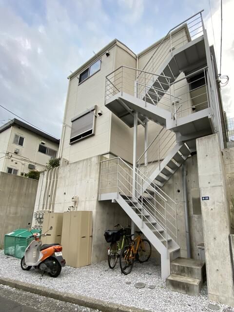 横浜市神奈川区三ツ沢西町のアパートの建物外観