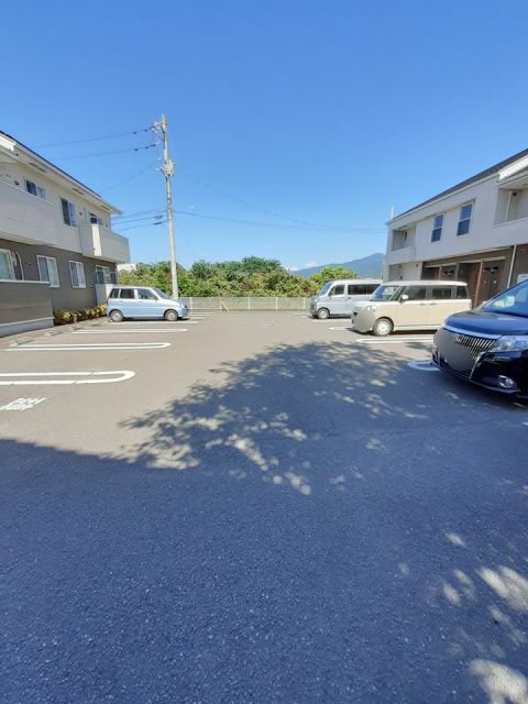 【四国中央市土居町野田のアパートの駐車場】