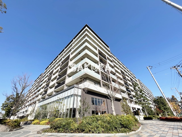 横浜市神奈川区新子安のマンションの建物外観