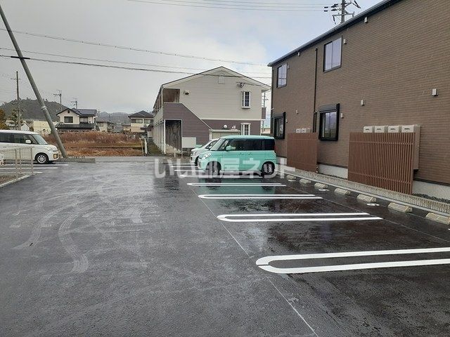 【カーサ　コスモの駐車場】