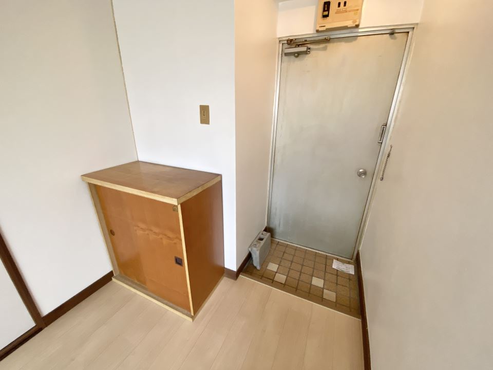 【たけマンション（甲突町）の玄関】